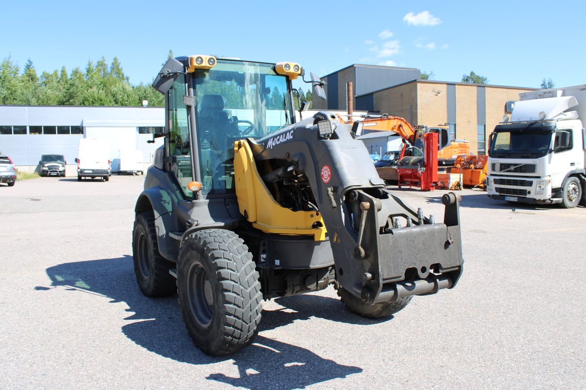 MECALAC AS900, -19 PYÖRÄKUORMAAJA, KÄÄNTYVÄ PUOMI (993-EAV)