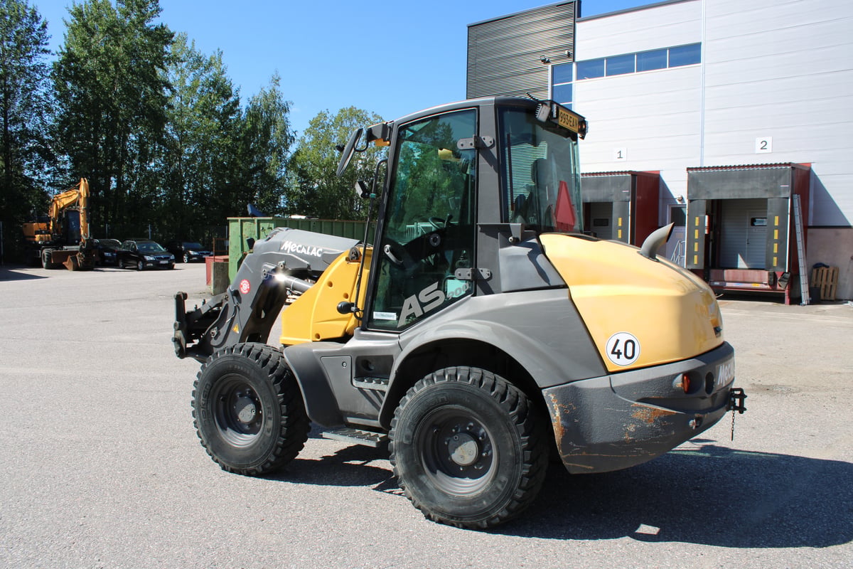 MECALAC AS900, -19 PYÖRÄKUORMAAJA, KÄÄNTYVÄ PUOMI (993-EAV)