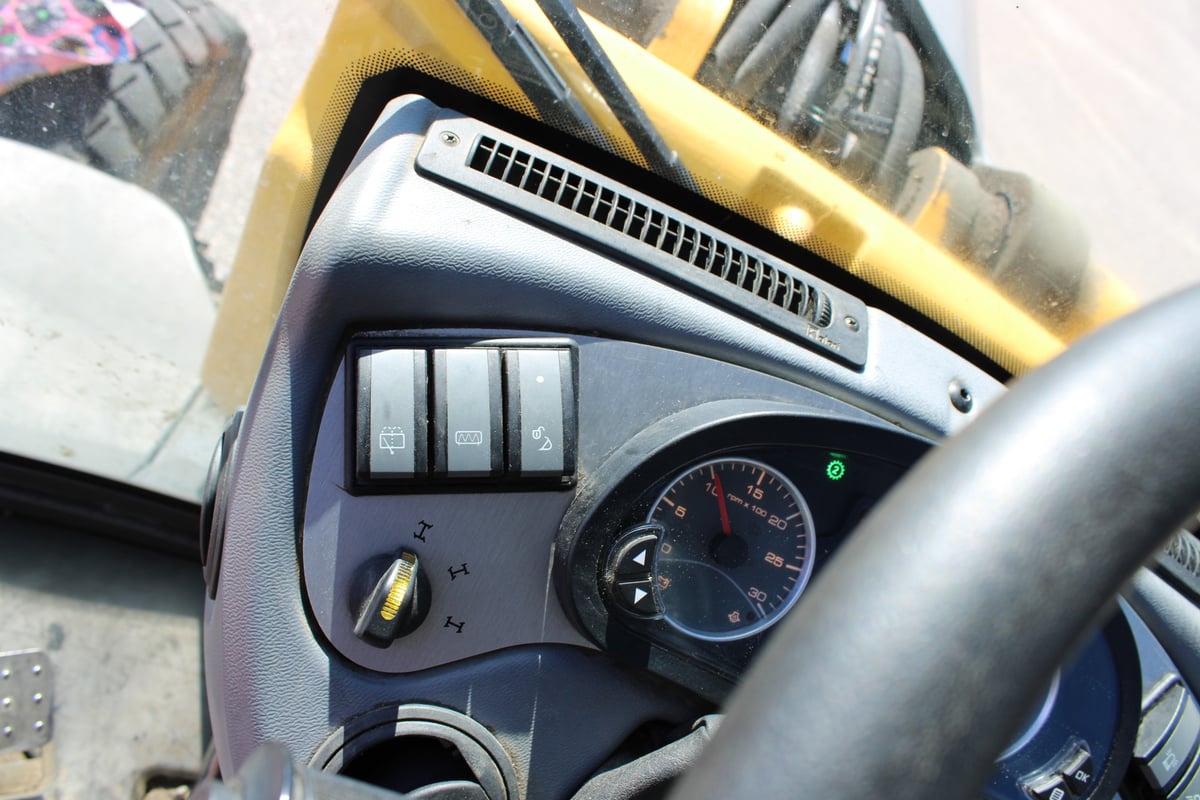 MECALAC AS900, -19 PYÖRÄKUORMAAJA, KÄÄNTYVÄ PUOMI (993-EAV)