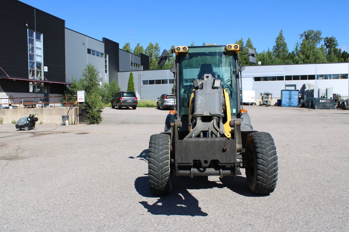 MECALAC AS900, -19 PYÖRÄKUORMAAJA, KÄÄNTYVÄ PUOMI (993-EAV)