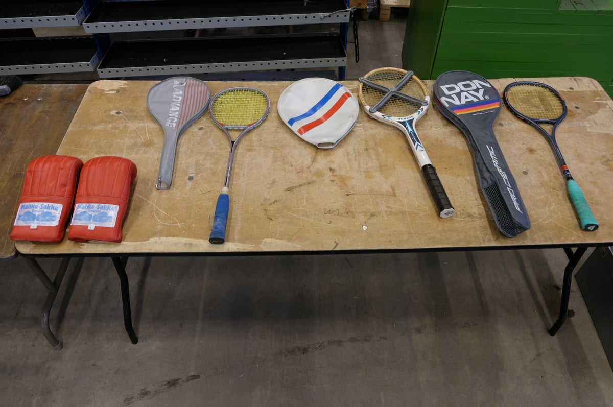Tennisverkko, maila 3 kpl ja säkkihanskat (UO141)