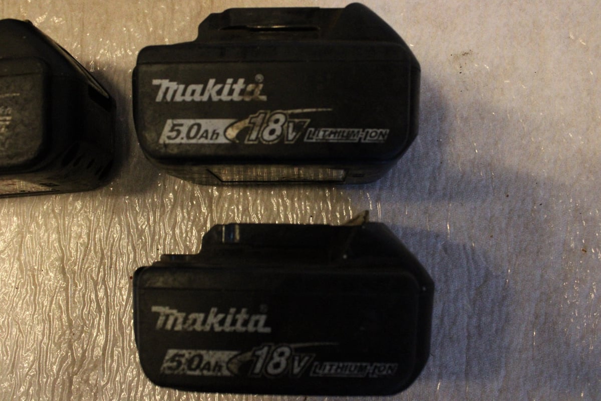 Palteen nostin, Milwaukee mutteriväännin 2 kpl, Makita akkukoneita (AR3)