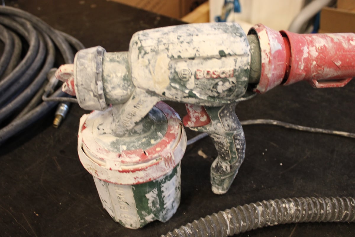 Kompura, rälläkkä, sirkkeli, kuumailmapuhallin, yläjyrsin, hiomakone, yms… (KE5)