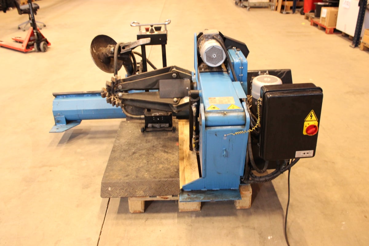 Raskaan kaluston rengaskone 56″ Uni-Trol (KK1)