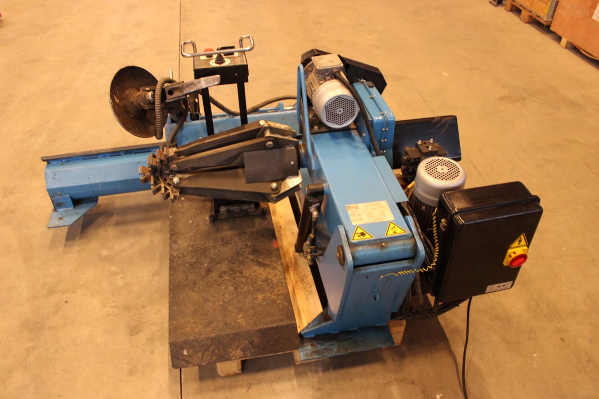 Raskaan kaluston rengaskone 56″ Uni-Trol (KK1)