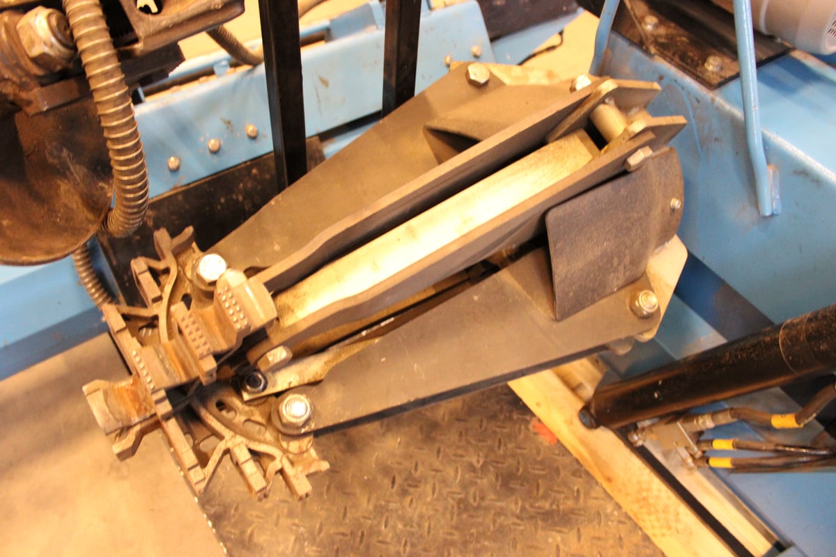 Raskaan kaluston rengaskone 56″ Uni-Trol (KK1)