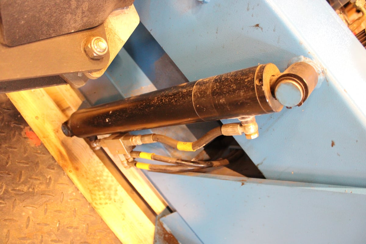 Raskaan kaluston rengaskone 56″ Uni-Trol (KK1)