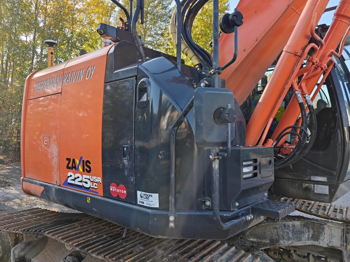 HITACHI ZX225USRLC-6, -18 KAIVINKONE