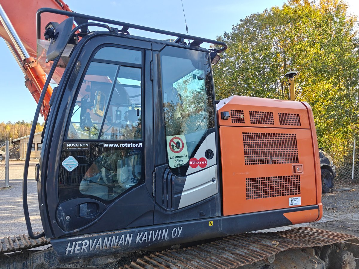 HITACHI ZX225USRLC-6, -18 KAIVINKONE