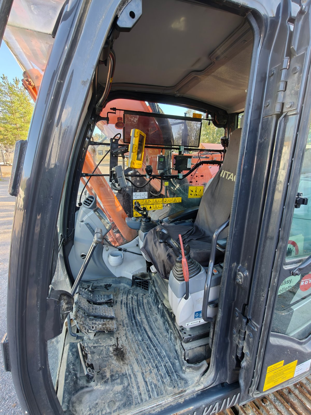 HITACHI ZX225USRLC-6, -18 KAIVINKONE