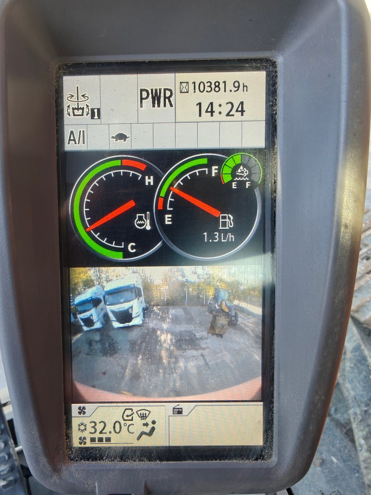HITACHI ZX225USRLC-6, -18 KAIVINKONE