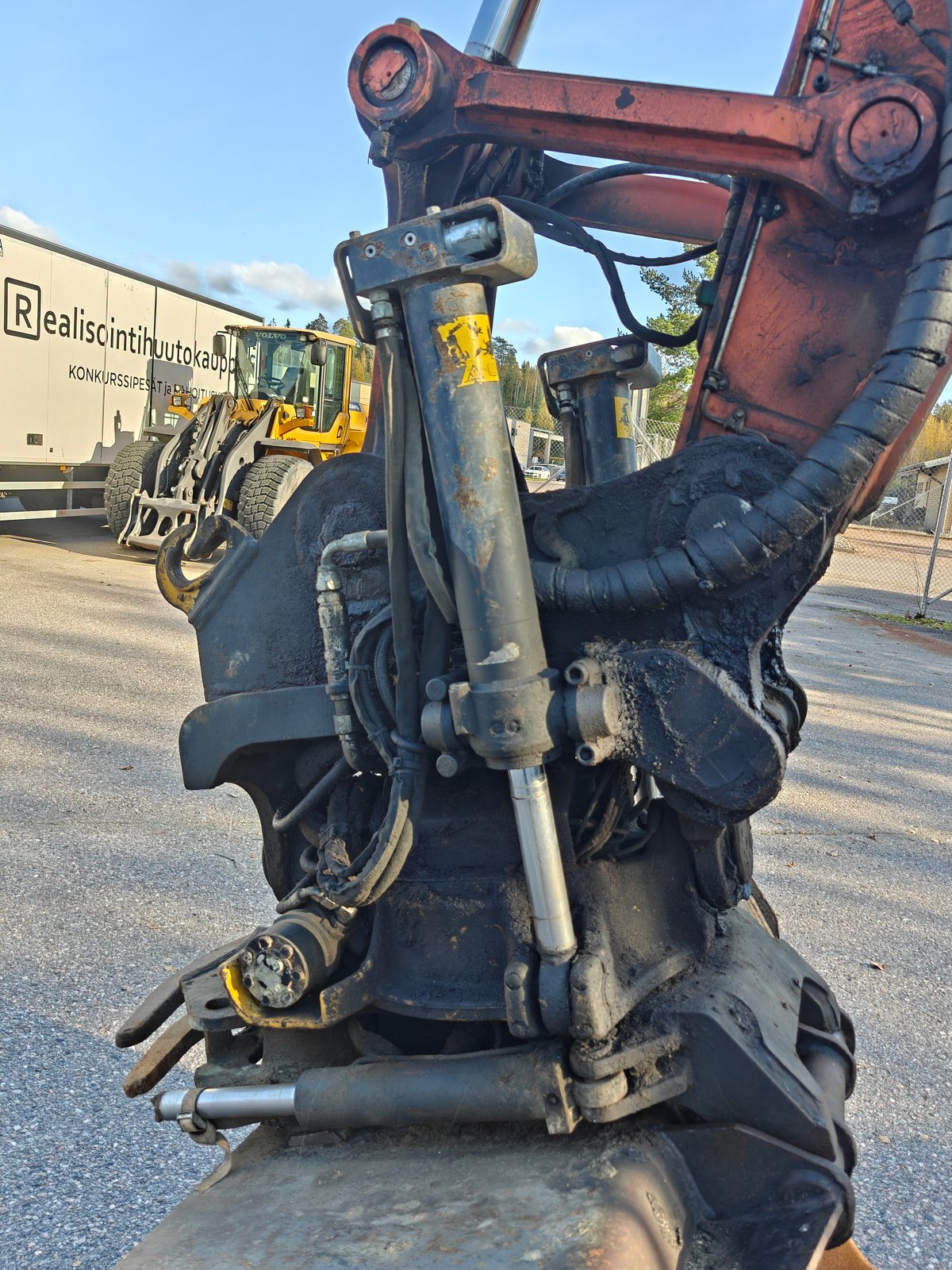 HITACHI ZX225USRLC-6, -18 KAIVINKONE