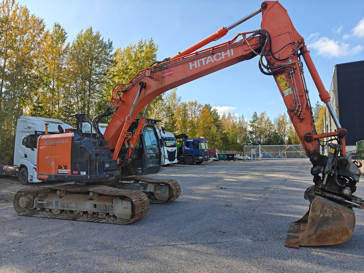 HITACHI ZX225USRLC-6, -18 KAIVINKONE