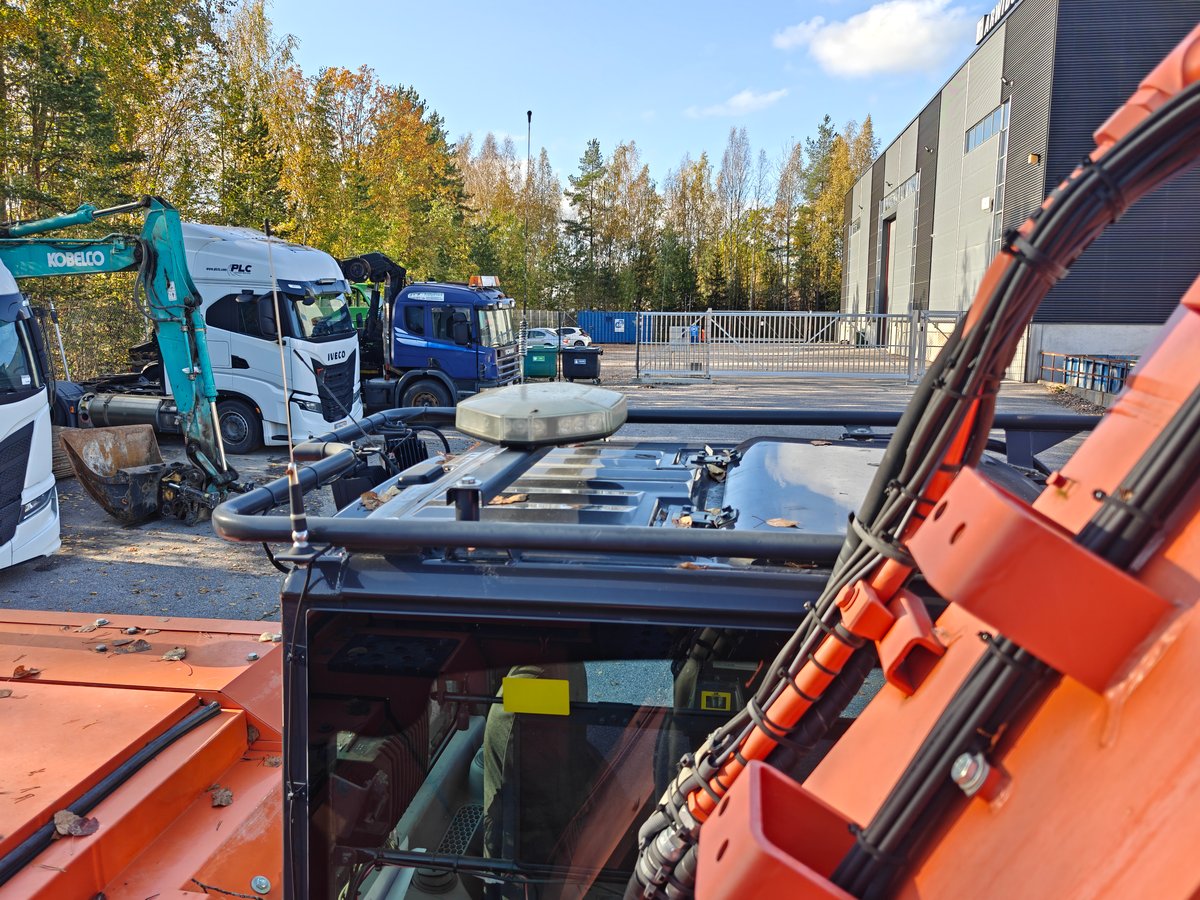 HITACHI ZX225USRLC-6, -18 KAIVINKONE