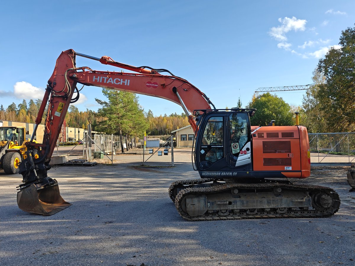 HITACHI ZX225USRLC-6, -18 KAIVINKONE