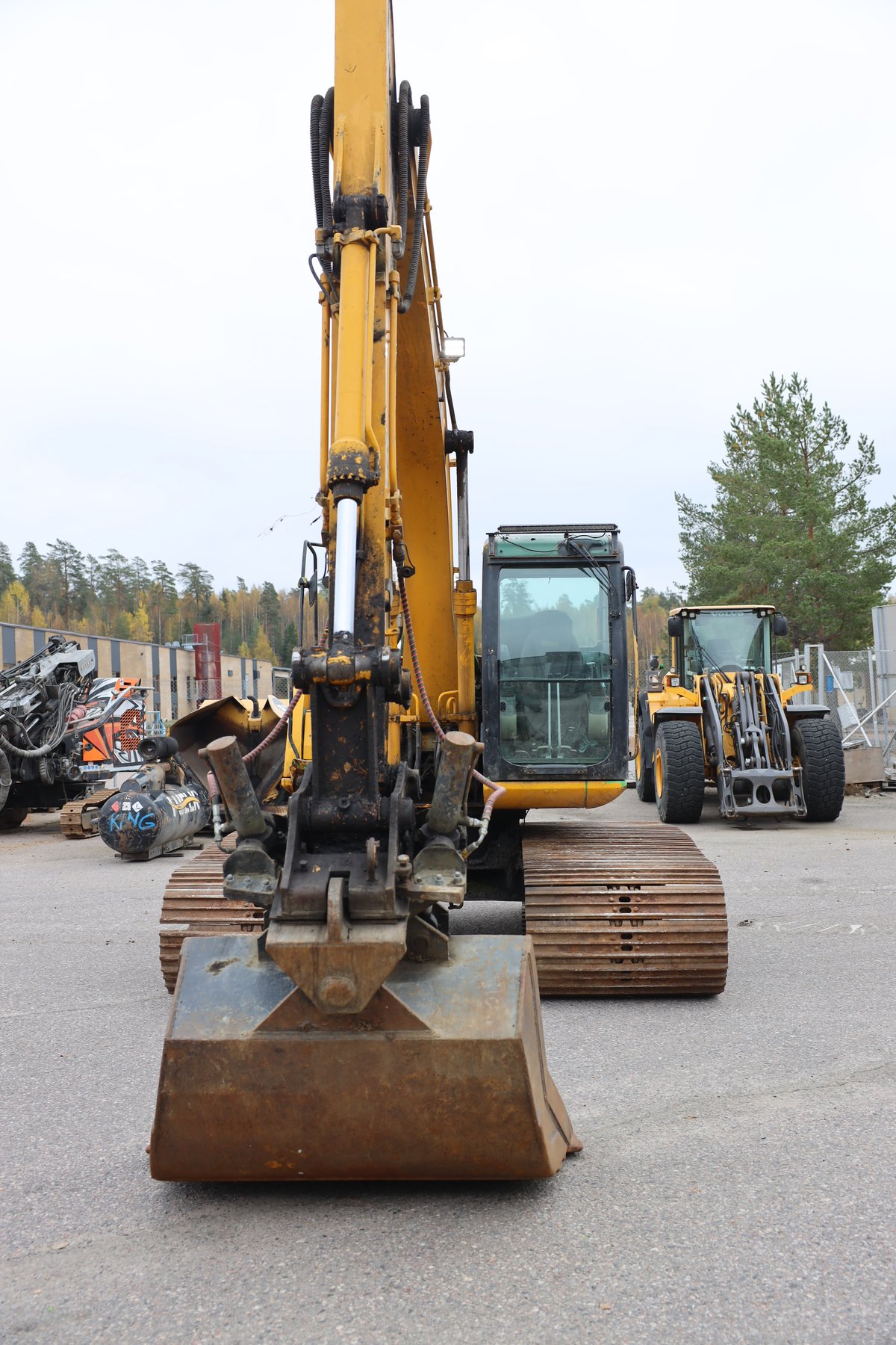 JCB JS130 HD, -04 KAIVINKONE