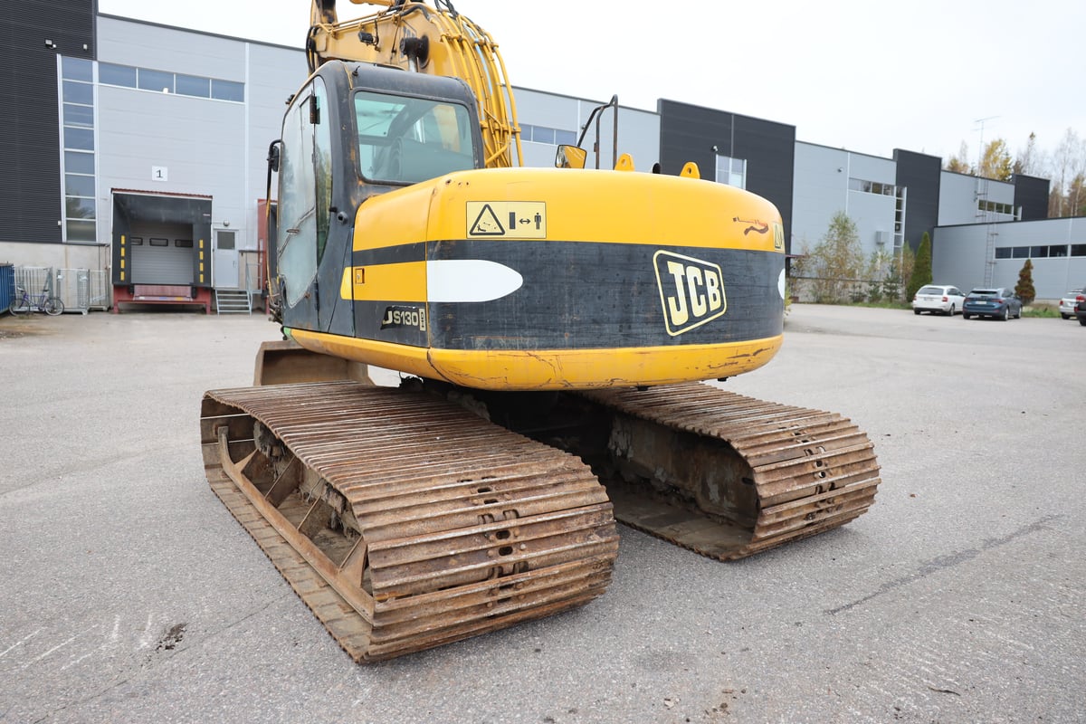 JCB JS130 HD, -04 KAIVINKONE