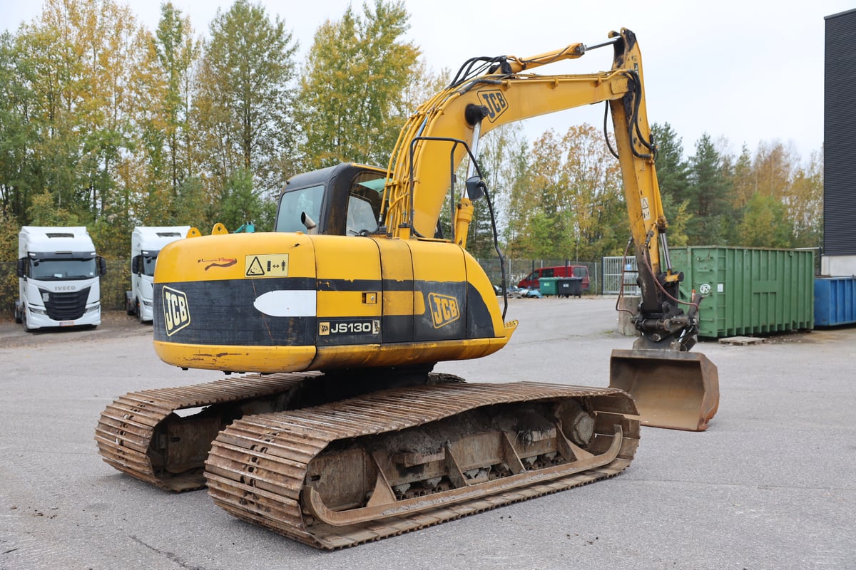 JCB JS130 HD, -04 KAIVINKONE