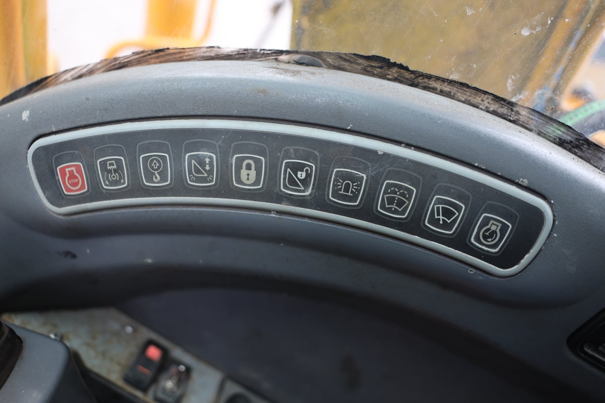 JCB JS130 HD, -04 KAIVINKONE