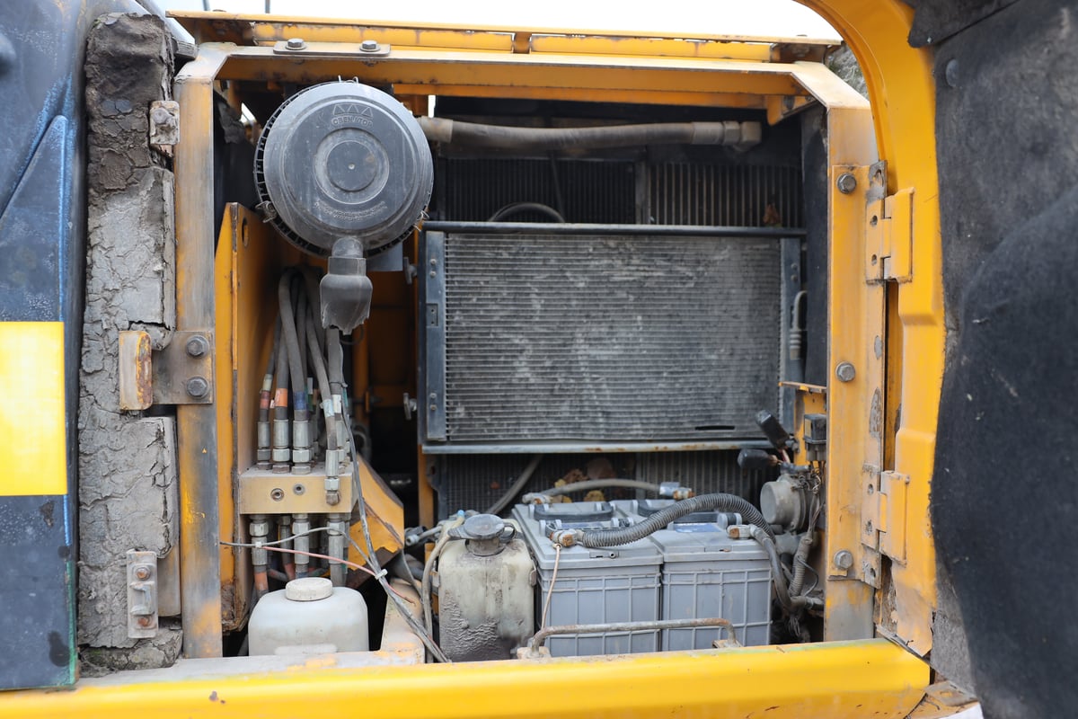 JCB JS130 HD, -04 KAIVINKONE