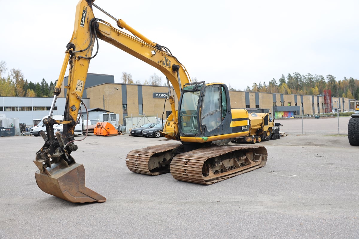 JCB JS130 HD, -04 KAIVINKONE