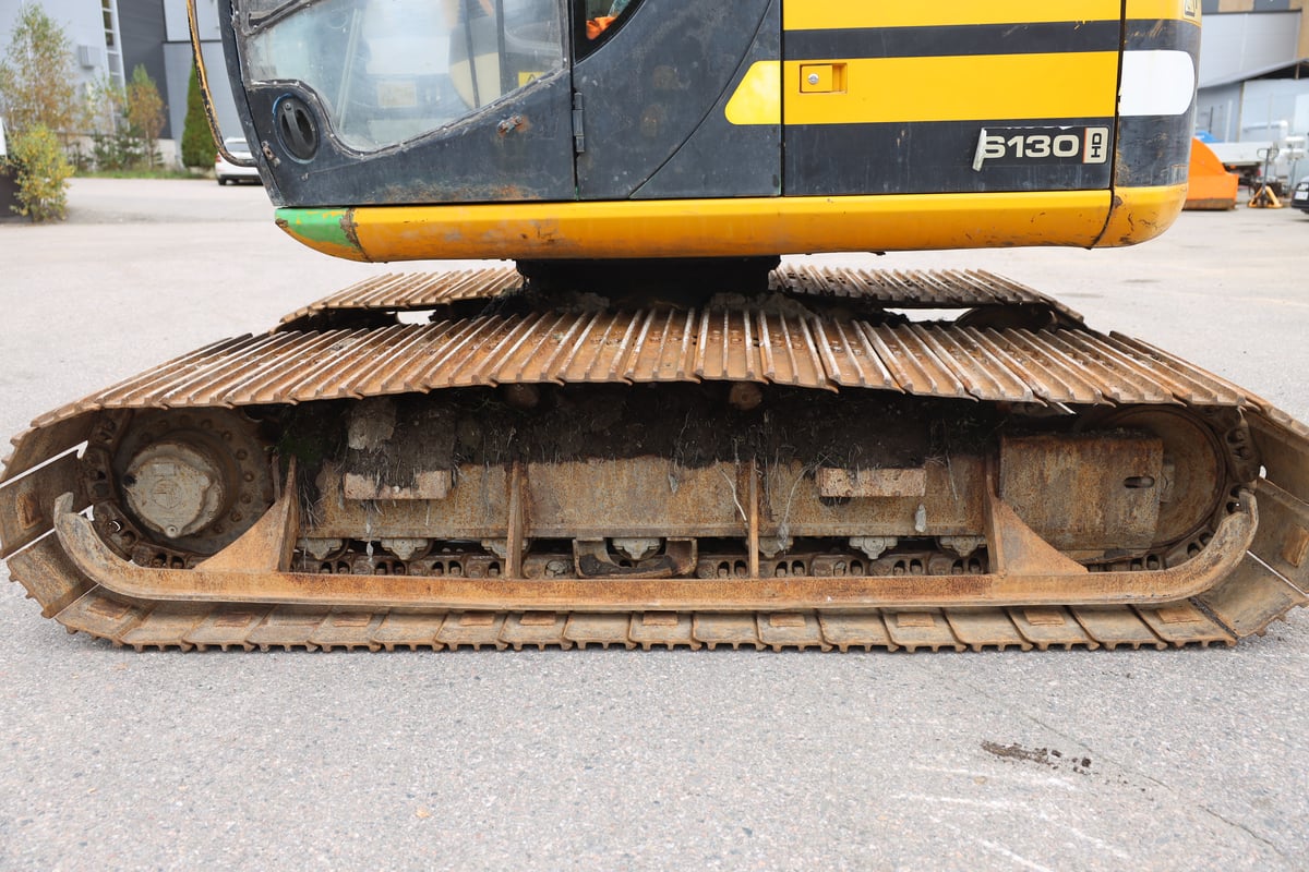 JCB JS130 HD, -04 KAIVINKONE