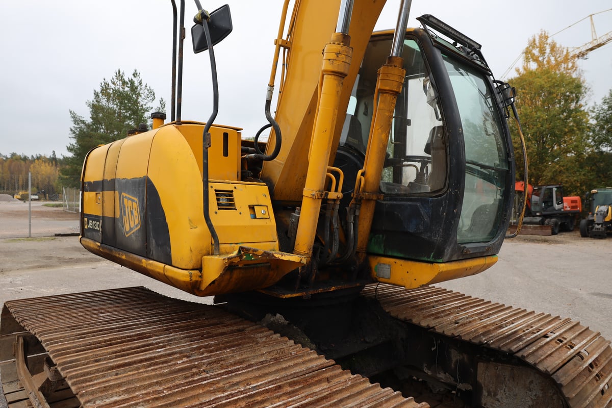 JCB JS130 HD, -04 KAIVINKONE