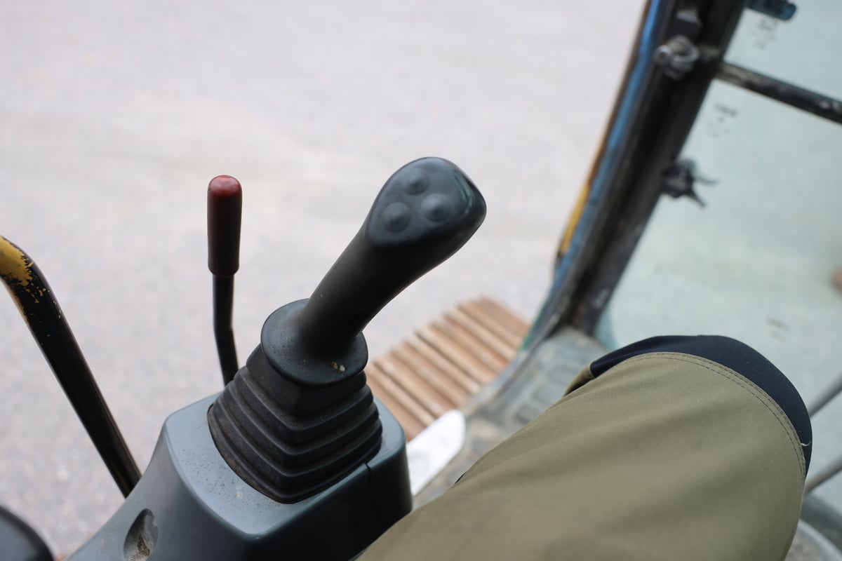 JCB JS130 HD, -04 KAIVINKONE