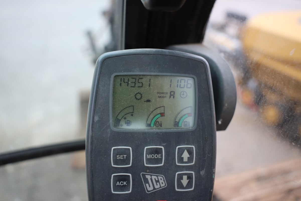 JCB JS130 HD, -04 KAIVINKONE