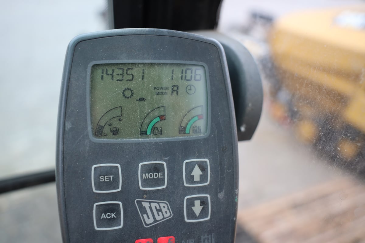 JCB JS130 HD, -04 KAIVINKONE