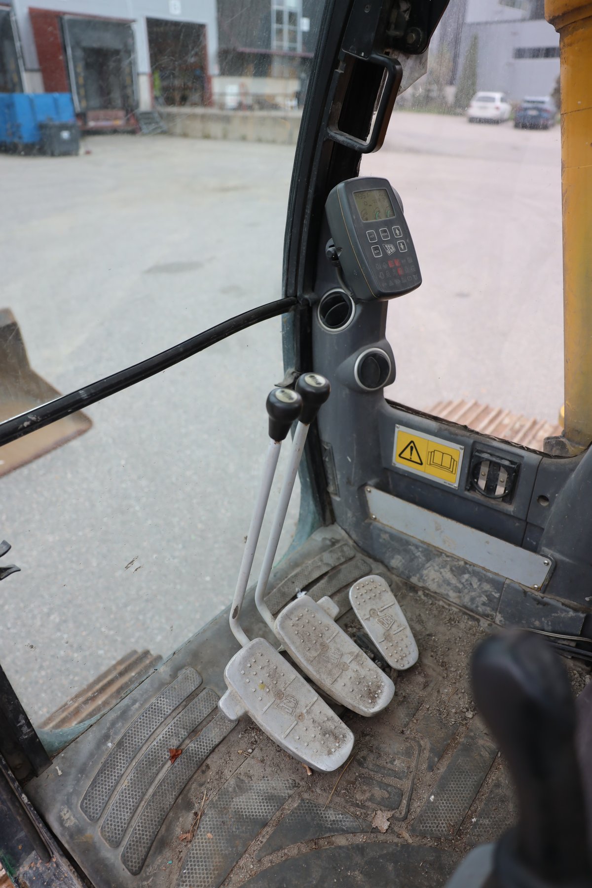 JCB JS130 HD, -04 KAIVINKONE