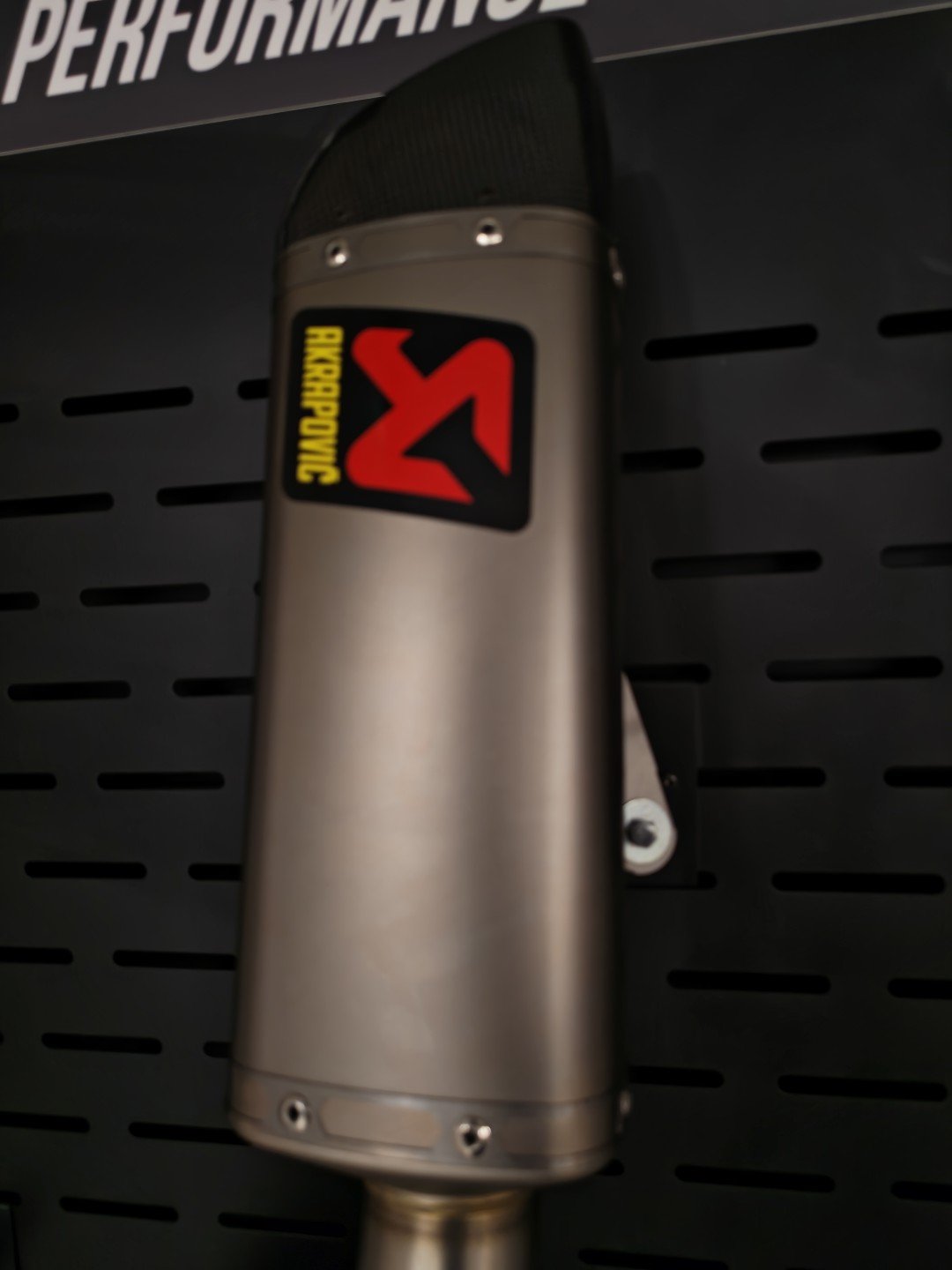 Akrapovic pakoputki, Boat Store Finland Oy konkurssipesä