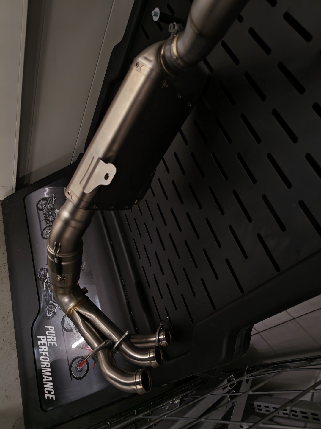 Akrapovic pakoputki, Boat Store Finland Oy konkurssipesä