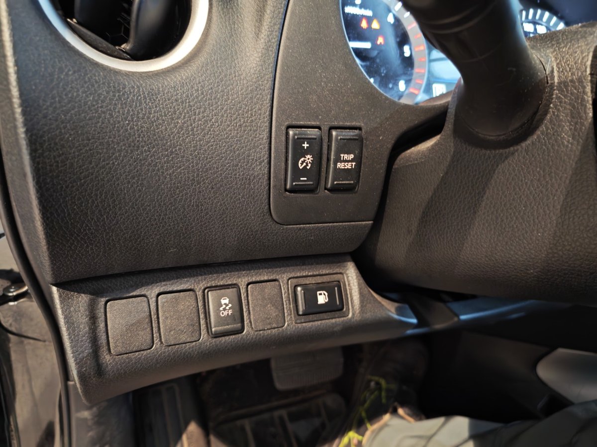 NISSAN NAVARA, XPA-925, Boat Store Finland Oy konkurssipesä