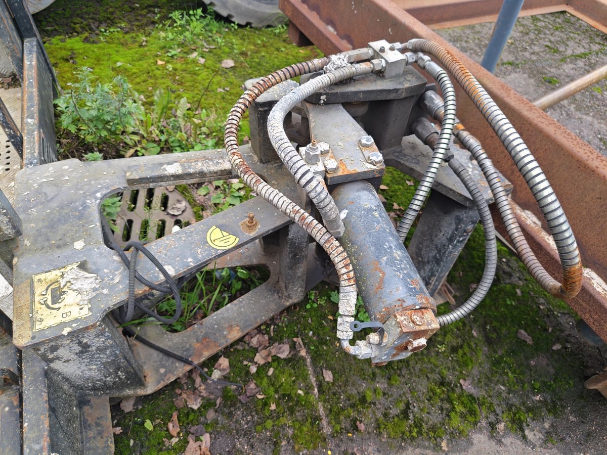Henkilönostokori työkoneeseen, Kiinteistö Oy Rata-Asema Oy
