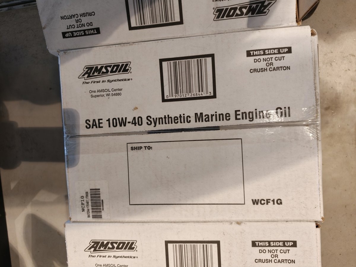 Venemoottorien öljyjä erä, Boat Store Finland Oy konkurssipesä