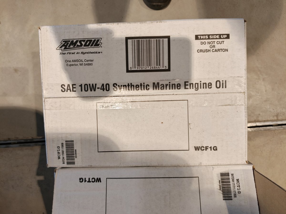 Venemoottorien öljyjä erä, Boat Store Finland Oy konkurssipesä