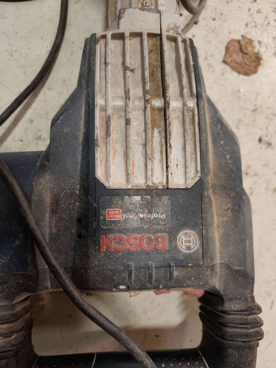 Bosch piikkauskone, ketjutaljoja, työmaakeskukset, letkukela, Nilfisk höyrypuhdistin, Savon Purkutyö Oy konkurssipesä