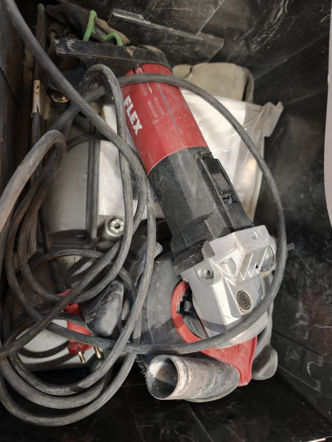 Husqvarna paalusahat 2 kpl, 2 kpl suodattimia, Milwaukee piikkauskone, Savon Purkutyö Oy konkurssipesä