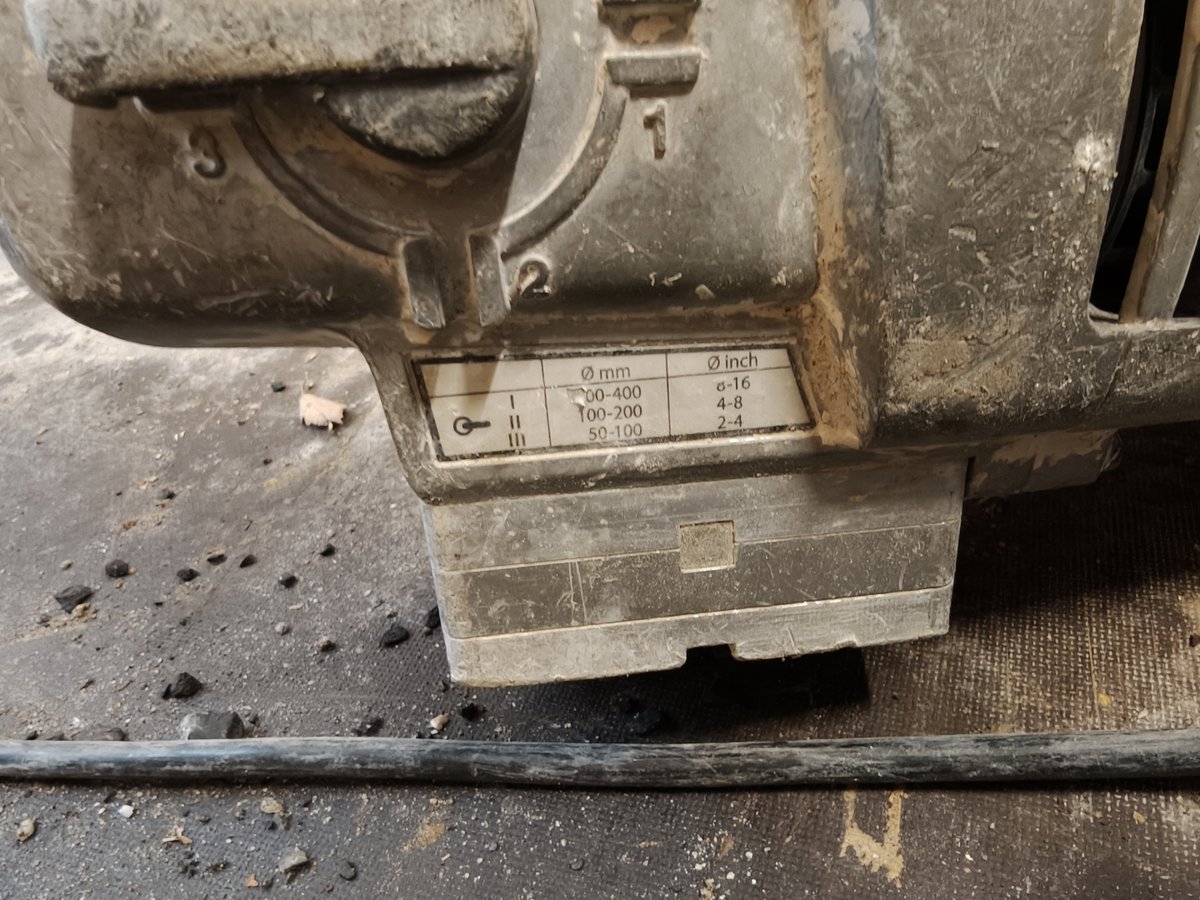 Husqvarna timanttisaha jalalla, Hilti imuri ja erä timanttiporaputkia, Savon Purkutyö Oy konkurssipesä