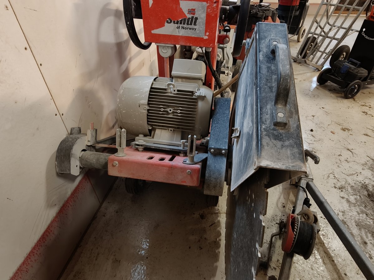 Lattiasaha Sundt GS 800 ja Pullman Ermator imuri, Savon Purkutyö Oy konkurssipesä