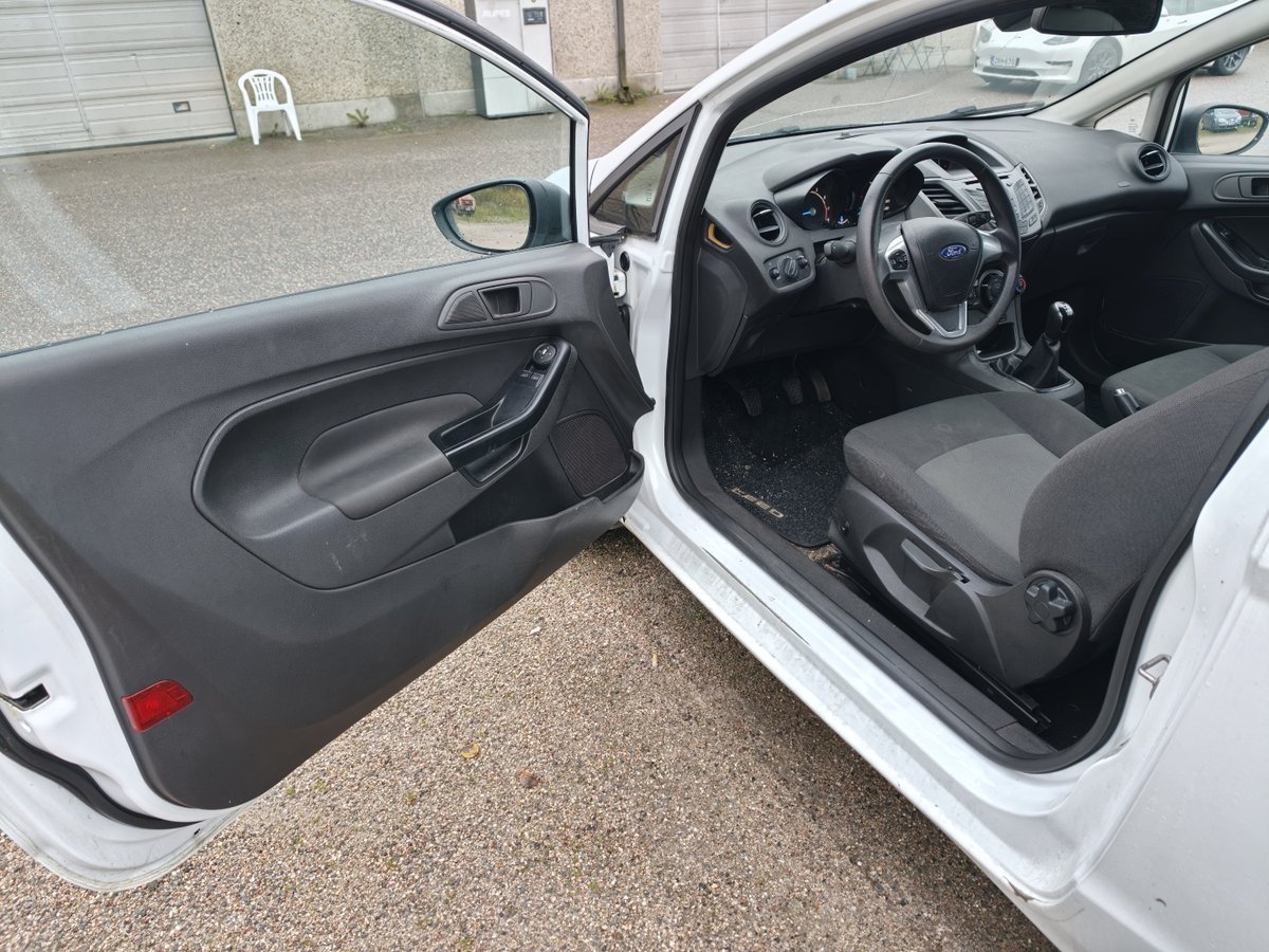 ZKB-393 Pakettiauto Ford FIESTA 1.2, Autoset Finland Oy konkurssipesä