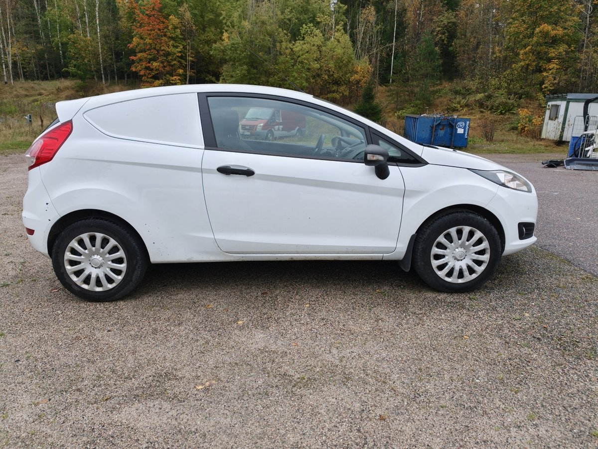 ZKB-393 Pakettiauto Ford FIESTA 1.2, Autoset Finland Oy konkurssipesä