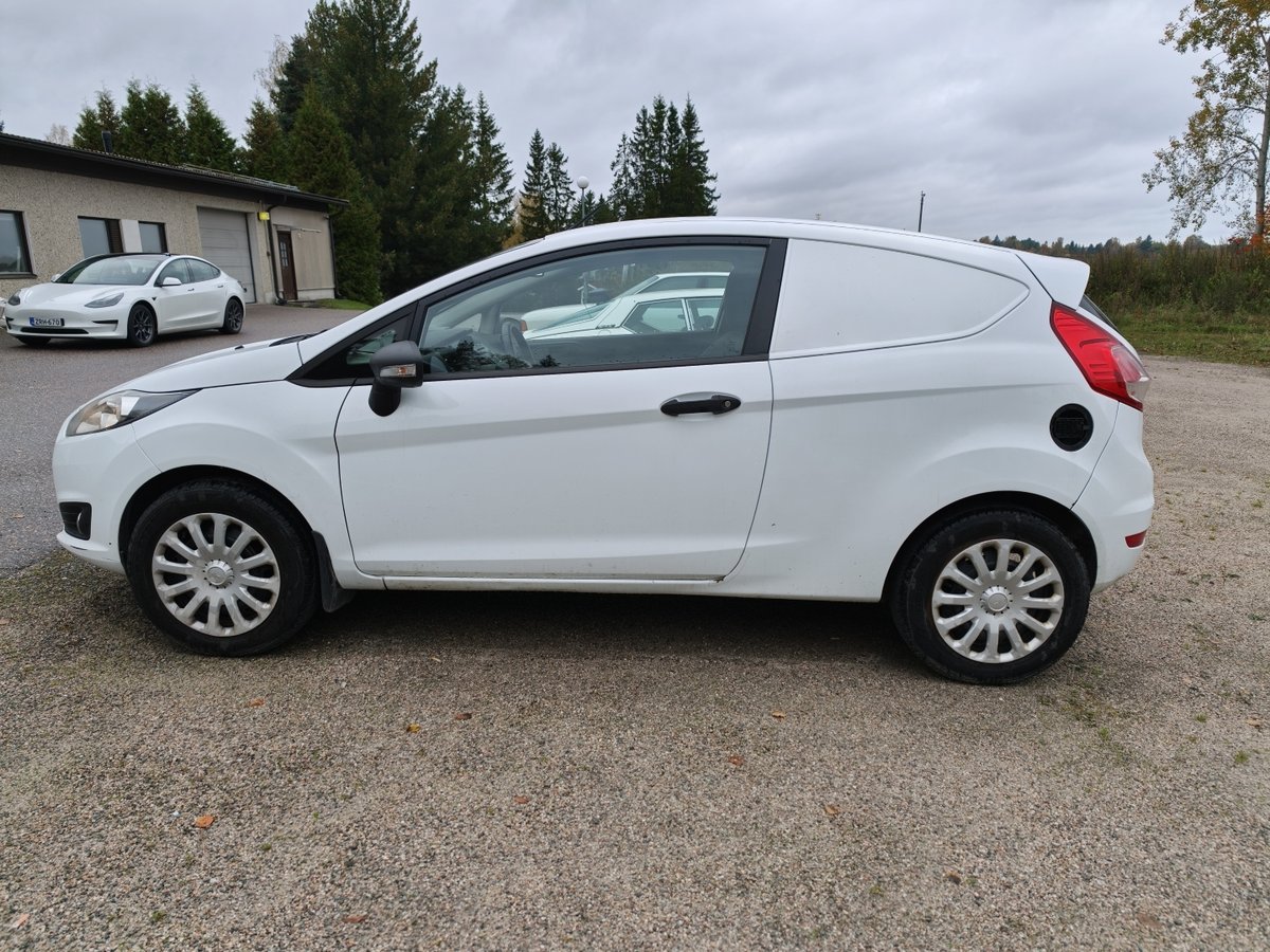 ZKB-393 Pakettiauto Ford FIESTA 1.2, Autoset Finland Oy konkurssipesä
