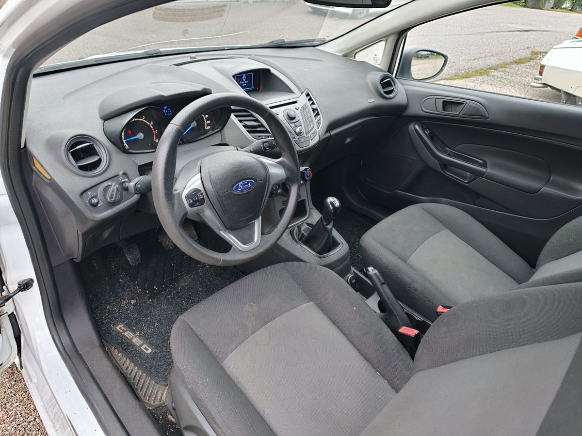 ZKB-393 Pakettiauto Ford FIESTA 1.2, Autoset Finland Oy konkurssipesä