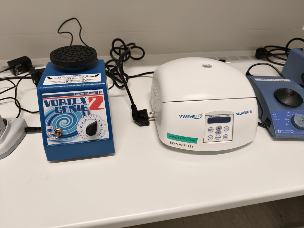 Erilaisia laboratorion pienlaitteita, LabMaster Oy konkurssipesä