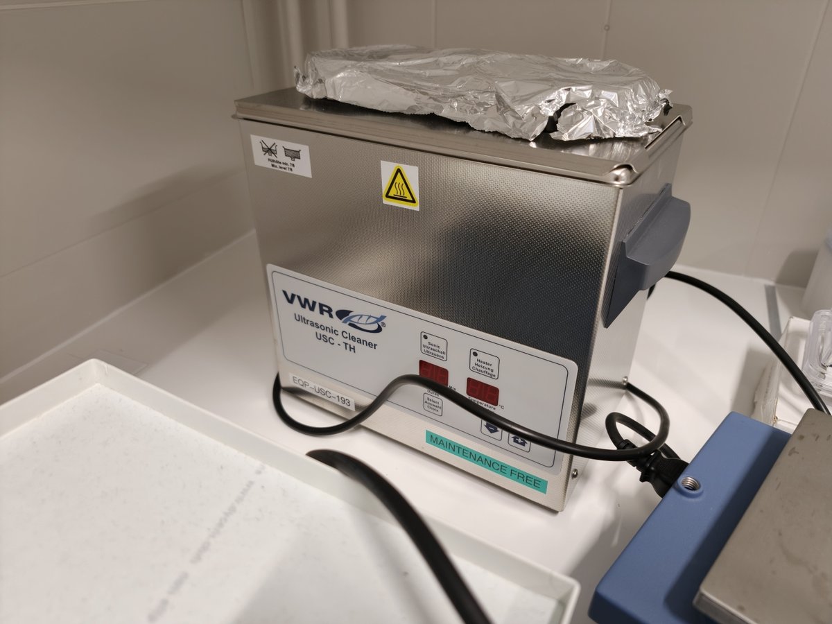 Erilaisia laboratorion pienlaitteita, LabMaster Oy konkurssipesä