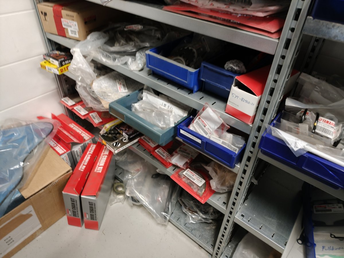 Iso erä Yamaha varaosia ja voiteluaineita, Boat Store Finland Oy konkurssipesä