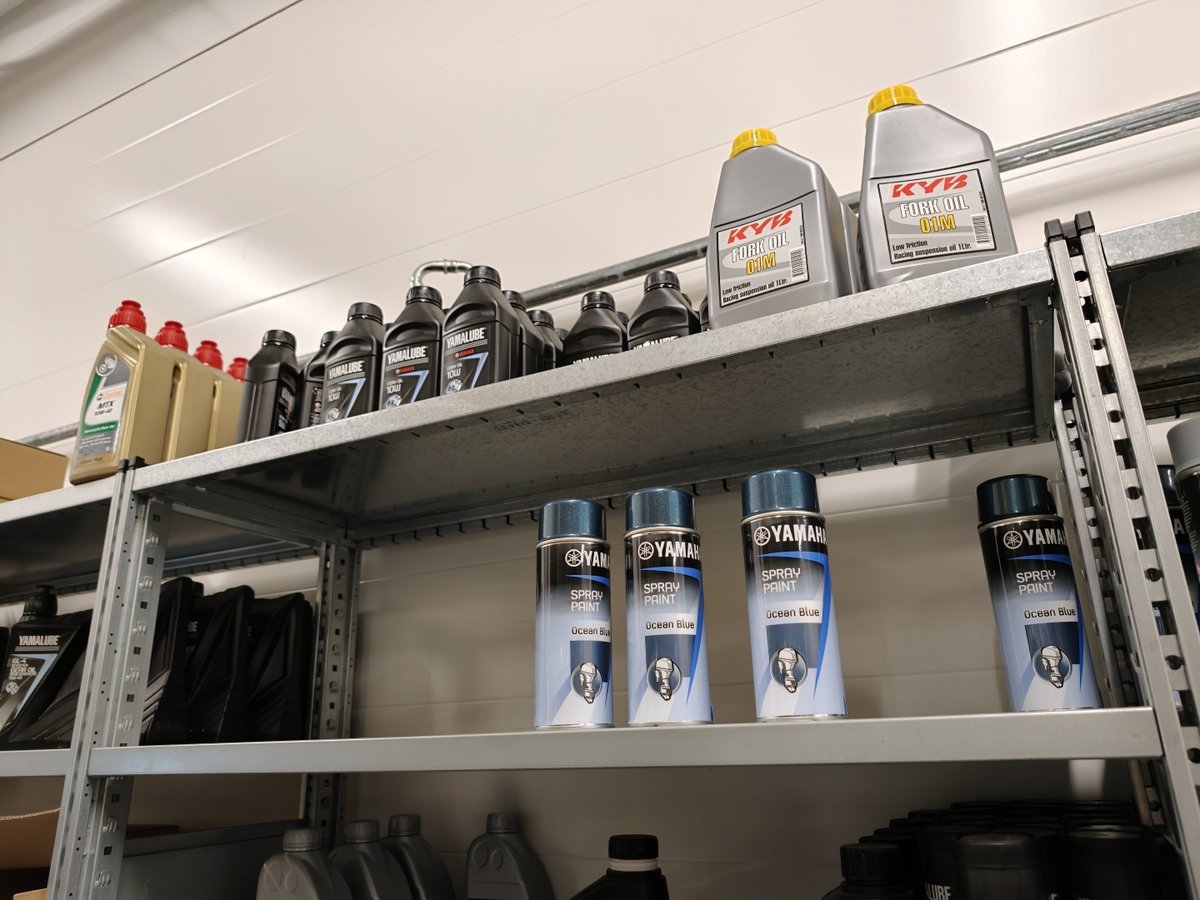 Iso erä Yamaha varaosia ja voiteluaineita, Boat Store Finland Oy konkurssipesä