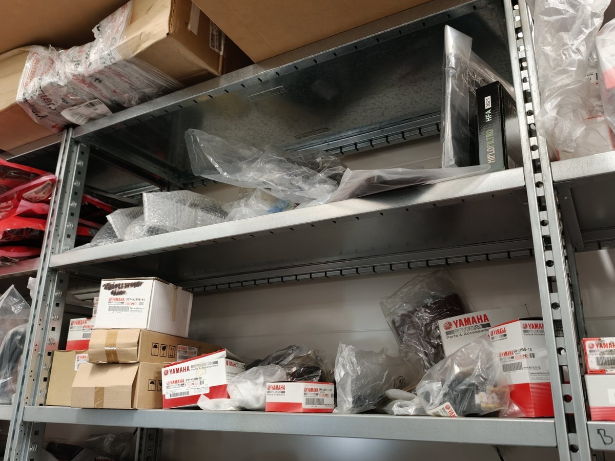 Iso erä Yamaha varaosia ja voiteluaineita, Boat Store Finland Oy konkurssipesä